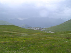 En direction du col de Poutran. Dans le fond l'Alpe-d'Huez. Début de la pluie